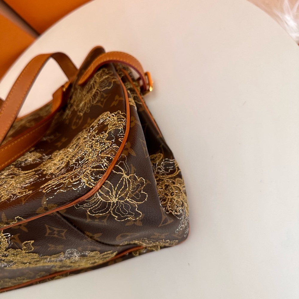 💎✨BEAUTIFUL✨💎 LOUIS VUITTON  Monogram Dentelle Batignolles - Picture 17 of 17